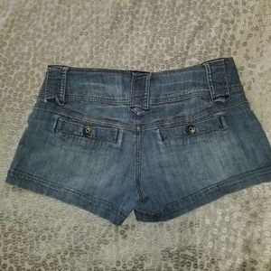 Shorts - MOSSIMO DISTRESSED DENIM BLUE JEANS SHORTS JR SZ 7 Shorts - MOSSIMO DISTRESSED DENIM BLUE JEANS SHORTS JR SZ 7